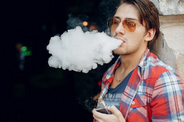 Ingin Beralih ke Rokok Elektrik? Ketahui Dulu Efeknya Bagi Tubuh